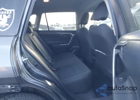 2021 Toyota Rav4 Le z USA, uszkodzony, nr VIN 2T3F1RFV3MC153943